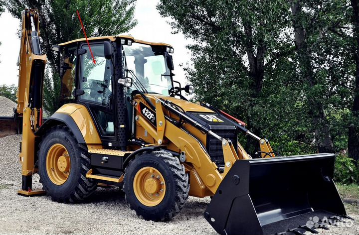 Стекло двери верхнее погрузчика Caterpillar 432