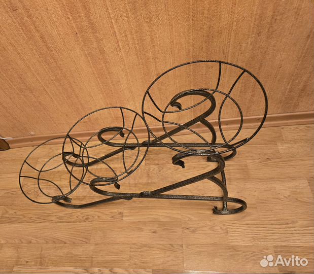 Подставка для цветов металлическая