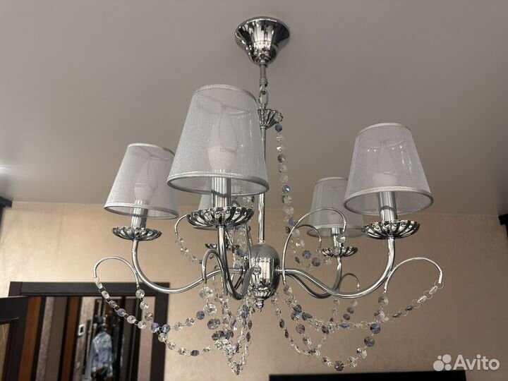 Люстра с абажуром