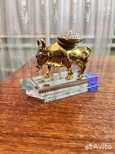 Статуэтка бык