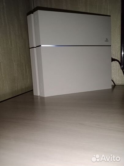 Sony PS4 + игры и 2 геймпада