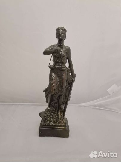 Фемида статуэтка