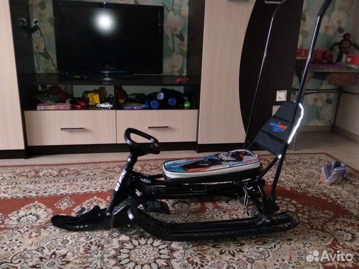 Детский снегокат со спинкой, колесиками