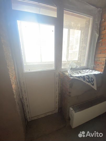 Балконная пластиковая дверь с окном