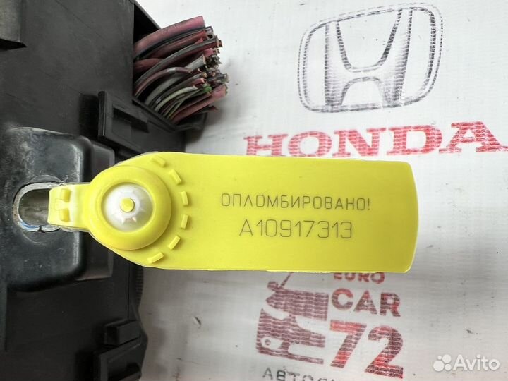 Блок предохранителей Mazda 3 BK 2002-2008