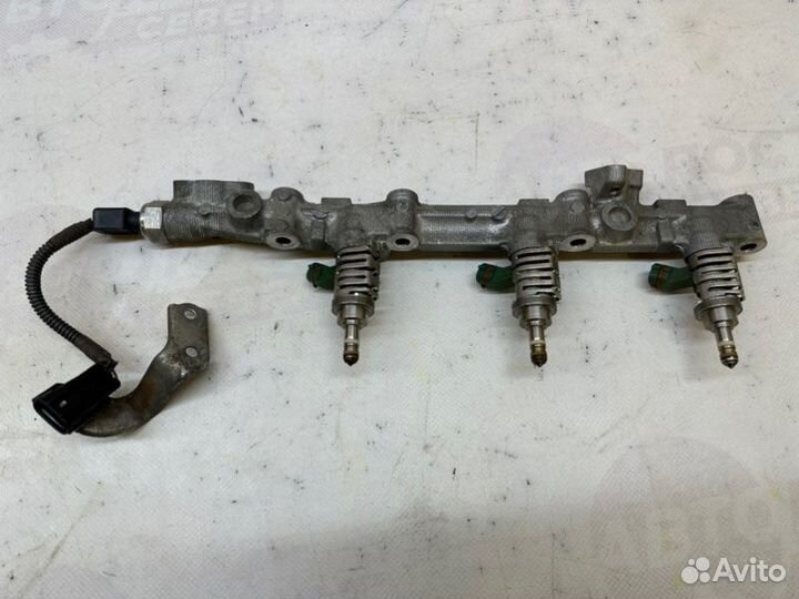 Топливная рейка правая Lexus Gs300 GRS190 3GR-FSE