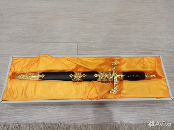 Нож с ножнами