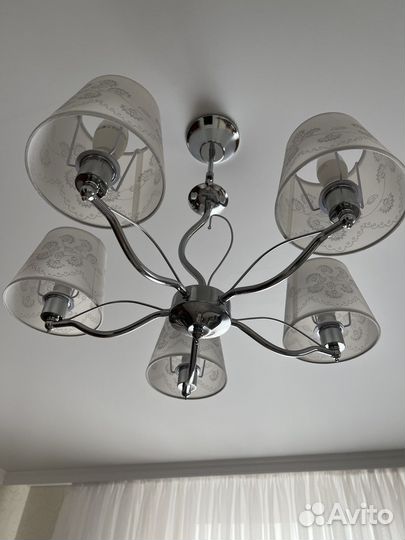 Люстра с абажуром