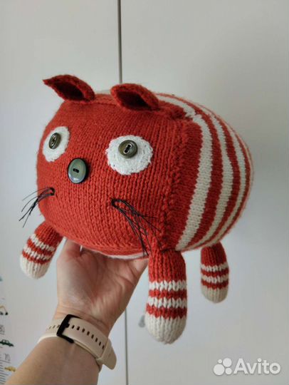Кот кубокот вязаный