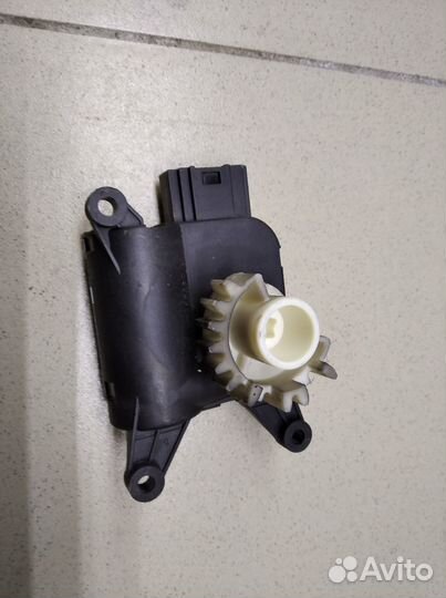 Моторчик заслонки отопителя Touran 2003-2010