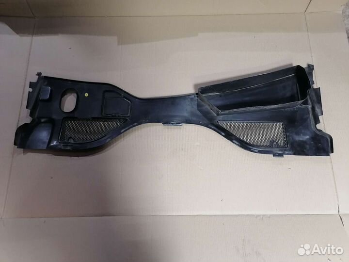 Жабо подкапотное Audi A7,VAG 4G8819447