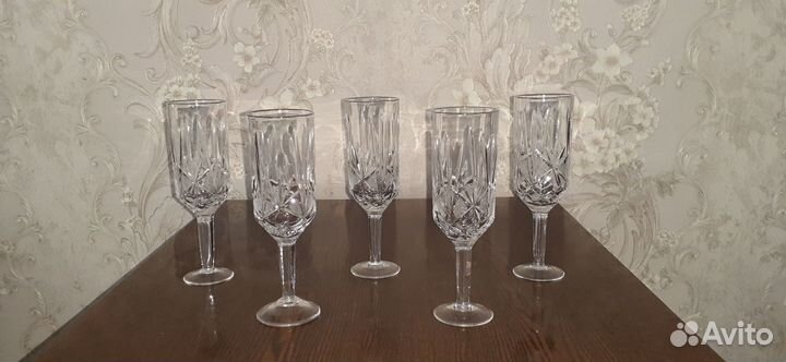 Хрустальные бокалы и фужеры