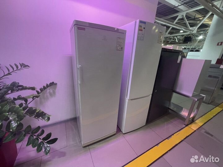 Морозильный шкаф Indesit