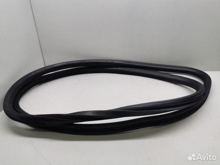 Уплотнительная резинка передняя левая Audi A6 C6