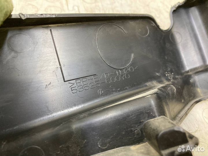 Кожух замка капота Toyota Land Cruiser 300 2021