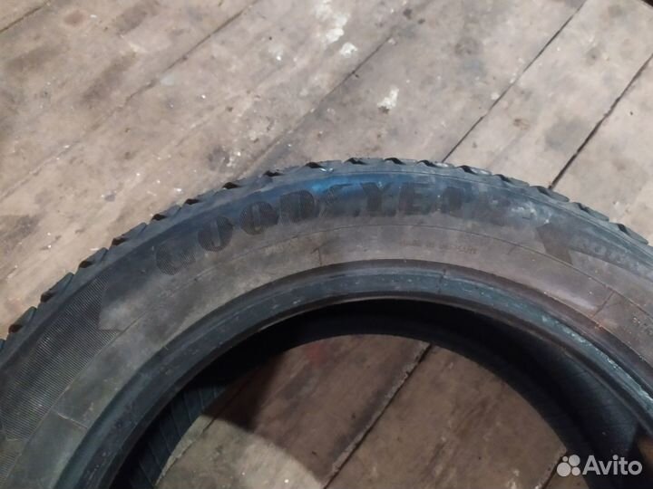 Goodyear Ultragrip Ice Arctic 215/60 R17 100T