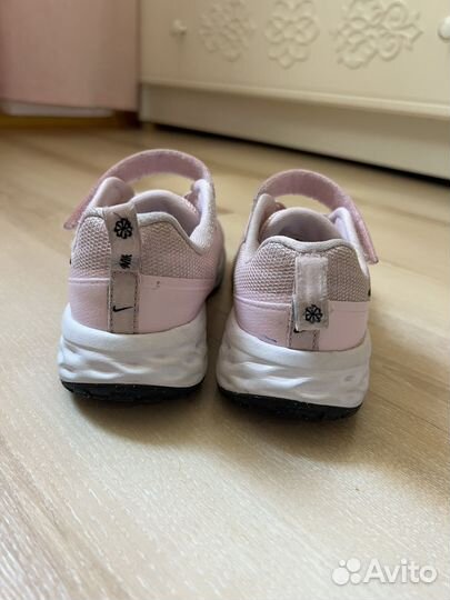 Кроссовки nike на девочку (размер 31,5)