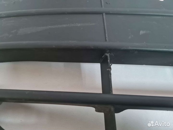 Решётка в бампер центральная Volkswagen Tiguan 07