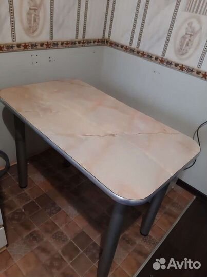 Стол обеденный