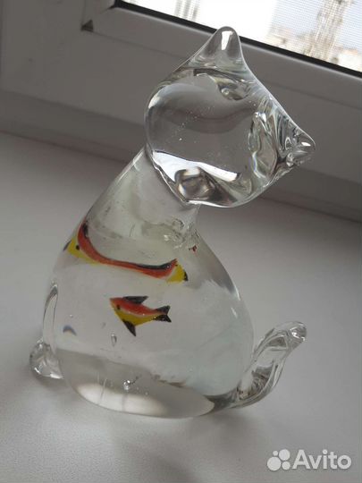 Кошка стеклянная с рыбкой