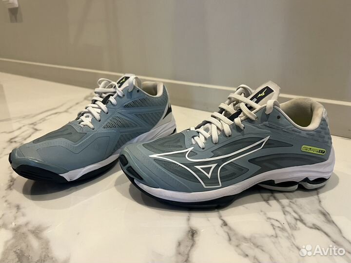 Кроссовки волейбольные Mizuno wave lightning z7