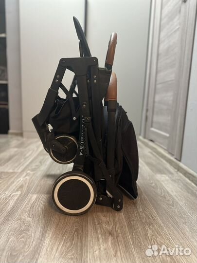 Легкая прогулочна коляска Yoya Plus 4