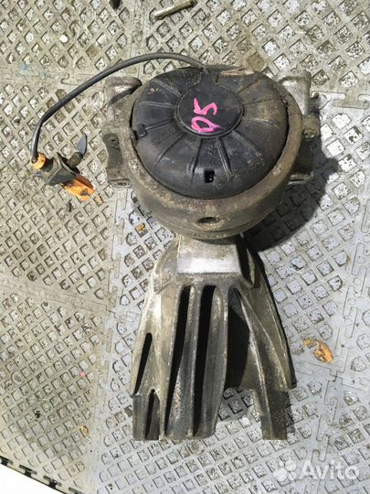 Опора двигателя + кронштейн левый (Audi Q5)