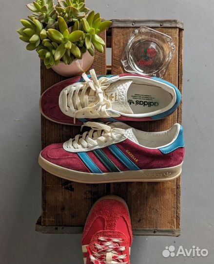 Кроссовки adidas gazelle indoor red