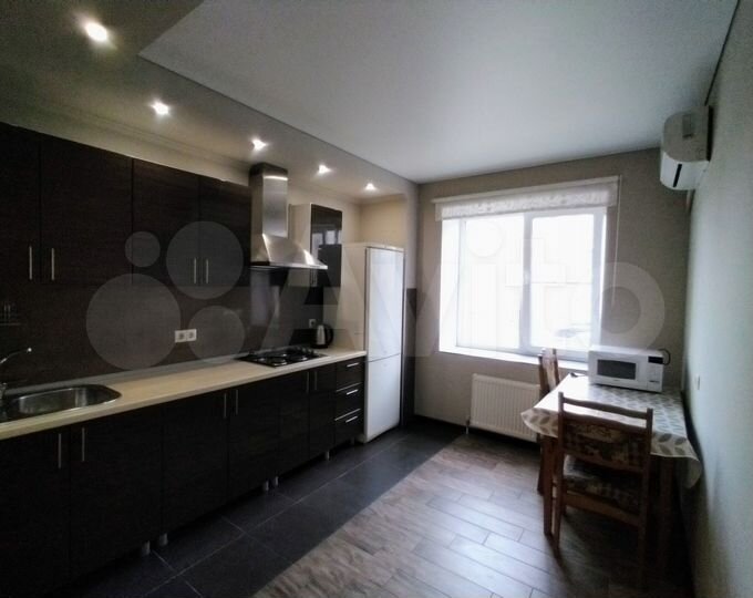 2-к. квартира, 64 м², 1/10 эт.