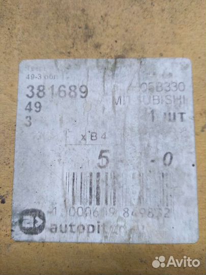 Тормозные колодки передние новые Митсубиси Паджеро