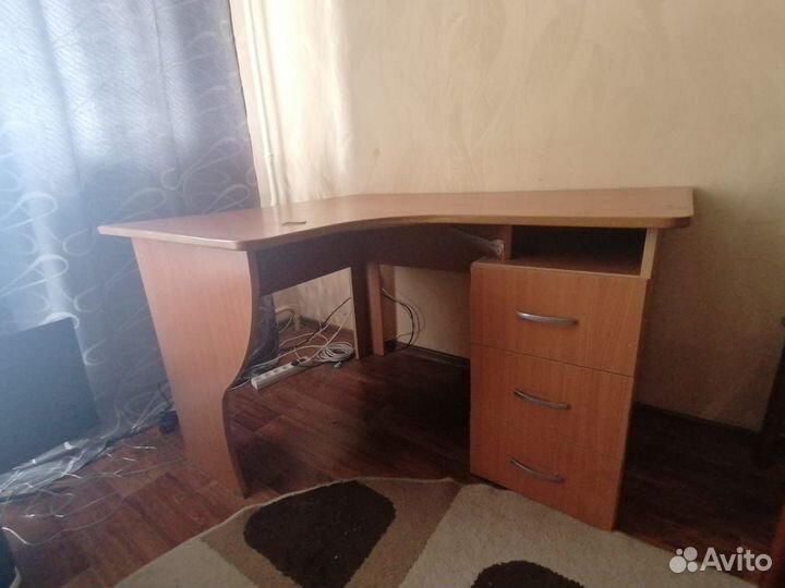 Компьютерный стол