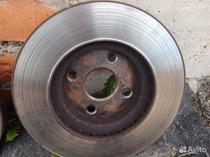 Передние тормозные диски toyota corolla 2008