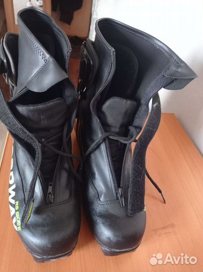 Лыжные ботинки