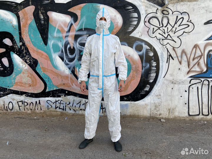 Защитный костюм одноразовый комбинезон