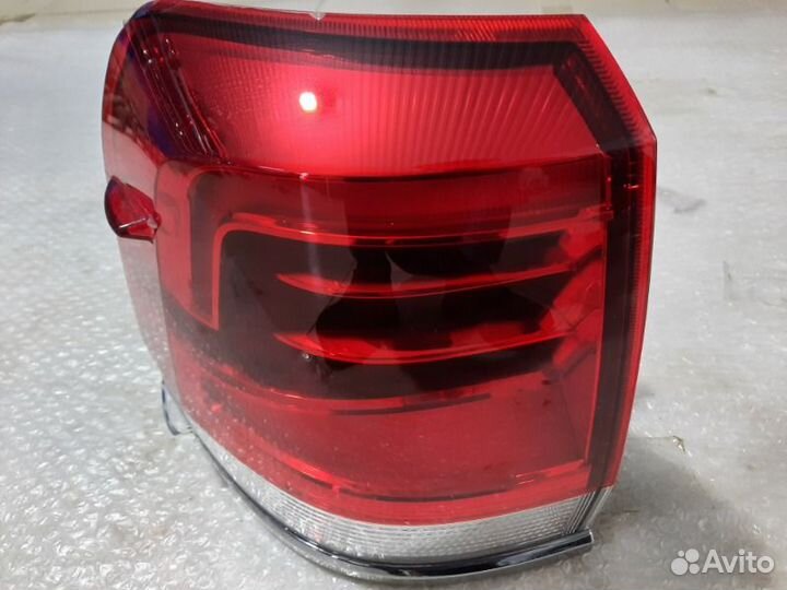 Фонарь наружный задний левый Тoyota Land Cruiser