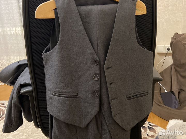 Костюм тройка