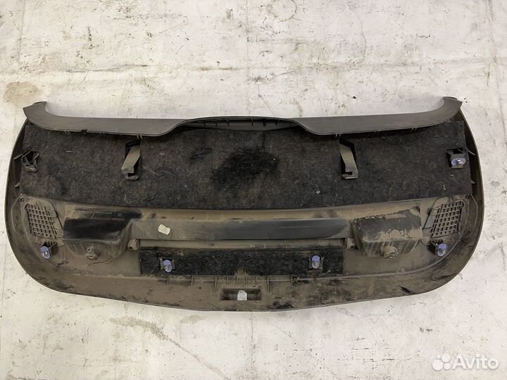 Обшивка крышки багажника opel astra j 5d