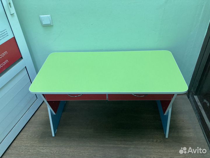 Стол детский с ящиками