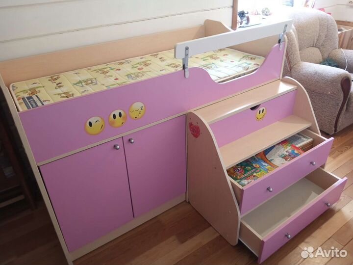 Детская мебель с двухярусной кроватью