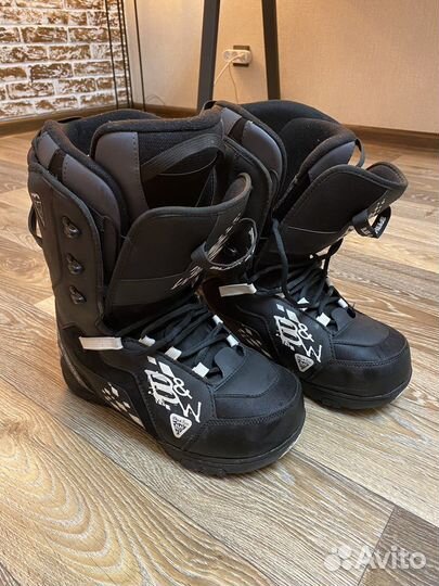 Сноубордические ботинки 42