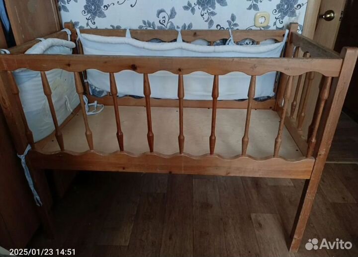Детская кроватка с матрасом