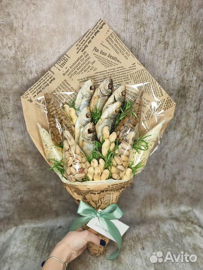 Букет с рыбой “Презент к пенному”