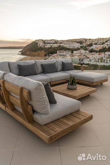 Лаунж зона из массива дерева