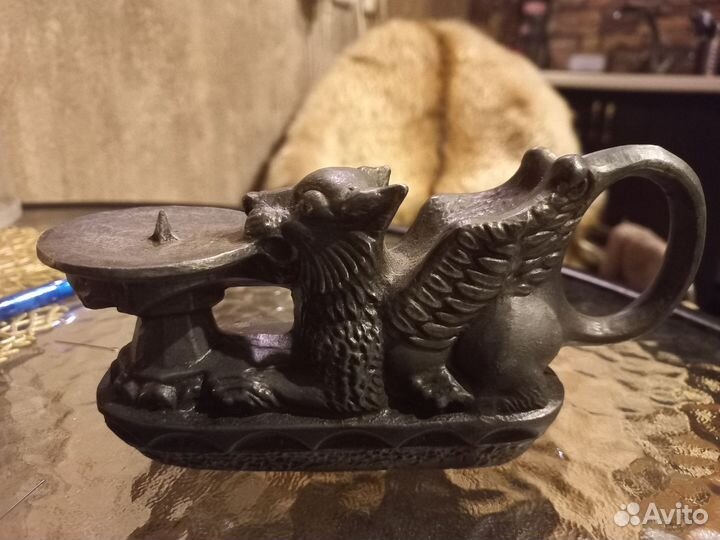 Подсвечник старинный крылатый лев