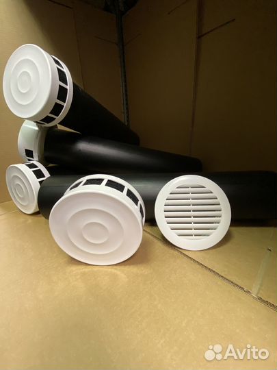 Приточный клапан c белой решёткой