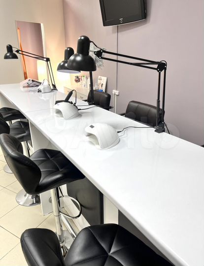 Помещение свободного назначения с готовым салоном