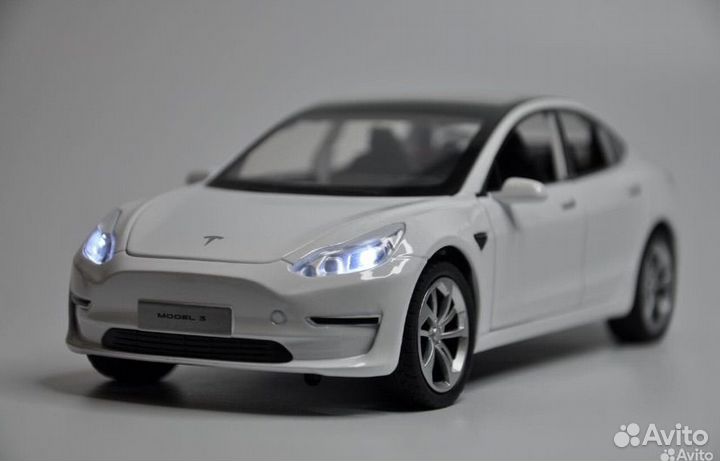 Модель автомобиля Tesla Model 3