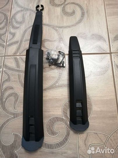 Комплект крыльев с крепежами. Тормозные колодки