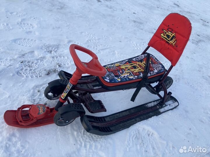 Снегокат с ручкой и колесами