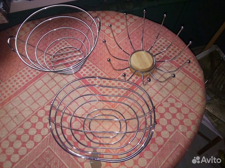 Металлические вазы для фруктов